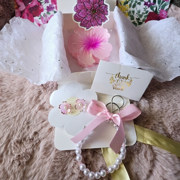 Girly Box - Picture 2 of 2